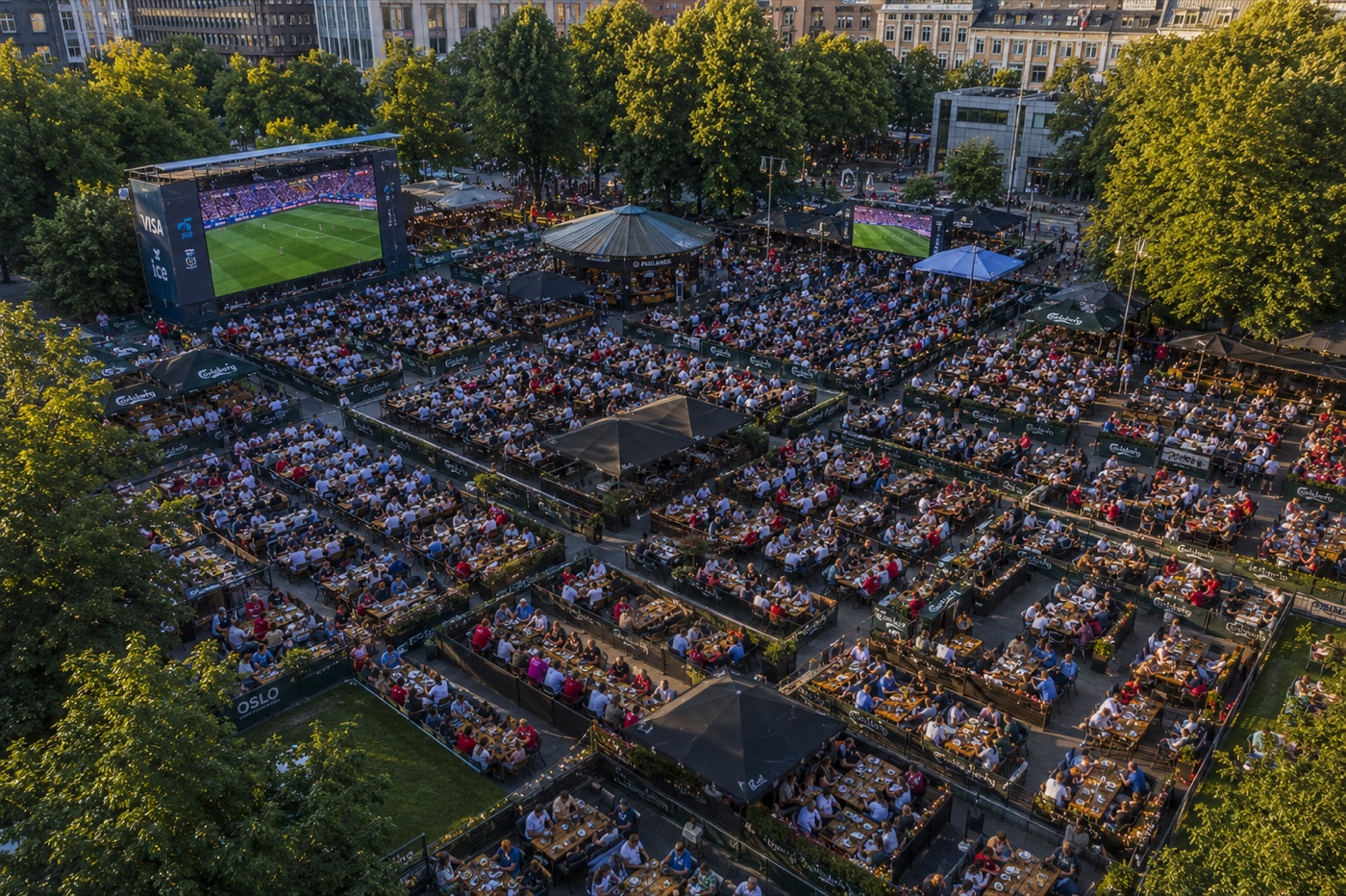 Fotball i Sentrum (Spikersuppa) (AI-illustrasjon)